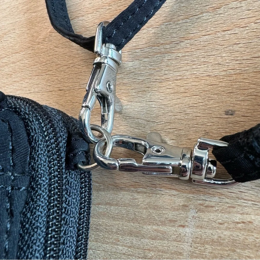 Vera Bradley Purse Mini Micro Black Quilted Crossbody Wristlet Organizer Strap - Picture 9 of 15